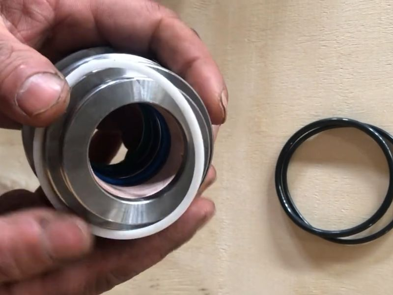 油圧シリンダーのシール障害の原因