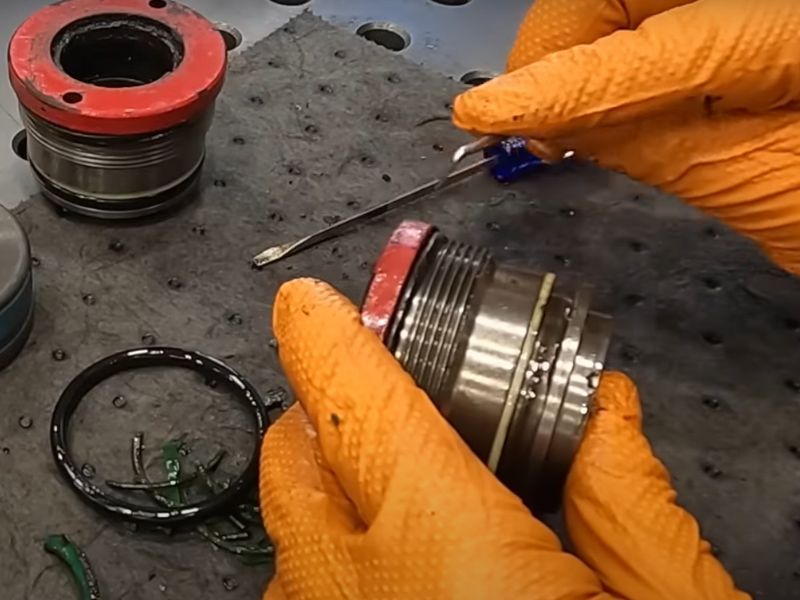 油圧シリンダーシールの破損分析のガイド